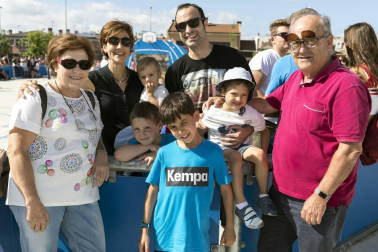Los vecinos de Orkoien han celebrado sus fiestas en un excelente ambiente de hermandad y con temperaturas privilegiadas. El viernes 22 de junio la cámara de ¡Click! se acercó a la celebración del Día de la Juventud. Baile de gigantes, espectáculo infantil y vaquillas congregaron a cuadrillas de todas las edades durante la tarde.