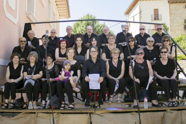 Declarada Fiesta de Interés Turístico de Navarra, la recreación histórica de la Batalla de Lácar volvió a transformar esta localidad del valle de Yerri. La tarde del 23 de junio, más de 200 figurantes escenificaron este enfrentamiento entre carlistas y liberales, una batalla que estuvo a punto de cambiar el curso de la III Guerra Carlista en 1875.