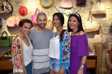 El viernes  22 de junio la capital de la Ribera volvió a acoger el acontecimiento 'Mare Shopping Night', organizado por Mare Complementos con la colaboración de Kaizen Estilistas y Wine Corner. Una velada en la que clientes y amigos pudieron conocer las nuevas colecciones de Mare, disfrutar de un aperitivo, participar en sorteos y brindar en el rincón de Wine Corner.