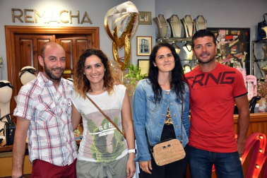 El viernes  22 de junio la capital de la Ribera volvió a acoger el acontecimiento 'Mare Shopping Night', organizado por Mare Complementos con la colaboración de Kaizen Estilistas y Wine Corner. Una velada en la que clientes y amigos pudieron conocer las nuevas colecciones de Mare, disfrutar de un aperitivo, participar en sorteos y brindar en el rincón de Wine Corner.