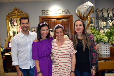 El viernes  22 de junio la capital de la Ribera volvió a acoger el acontecimiento 'Mare Shopping Night', organizado por Mare Complementos con la colaboración de Kaizen Estilistas y Wine Corner. Una velada en la que clientes y amigos pudieron conocer las nuevas colecciones de Mare, disfrutar de un aperitivo, participar en sorteos y brindar en el rincón de Wine Corner.