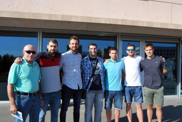 El pasado viernes 22 de junio, el Museo de la Universidad de Navarra albergó la Gala del Fútbol Navarro en la que se entregaron los premios a los equipos más destacados de la temporada, desde los conjuntos de fútbol sala hasta los de Primera autonómica, tanto en la categoría masculina como en la femenina.