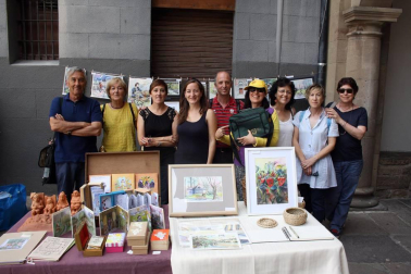 Del 21 al 24 de junio, bajo la dirección artística de Julián Arranz, se celebró en Sangüesa la segunda edición del festival de Cultura Urbana Encrucijada. Cinco prestigiosos muralistas realizaron sus trabajos a la vista del público y a ellos se sumó un completo programa con exposiciones, talleres, conciertos, concurso e incluso un mercadillo artístico, que dio vida a la calle Mayor sangüesina el domingo 24 de junio.