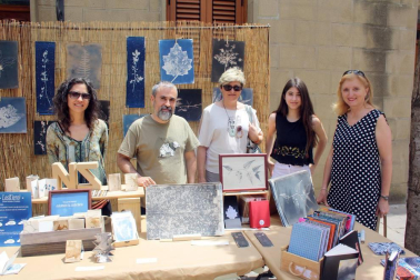 Del 21 al 24 de junio, bajo la dirección artística de Julián Arranz, se celebró en Sangüesa la segunda edición del festival de Cultura Urbana Encrucijada. Cinco prestigiosos muralistas realizaron sus trabajos a la vista del público y a ellos se sumó un completo programa con exposiciones, talleres, conciertos, concurso e incluso un mercadillo artístico, que dio vida a la calle Mayor sangüesina el domingo 24 de junio.