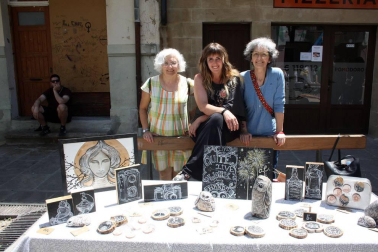 Del 21 al 24 de junio, bajo la dirección artística de Julián Arranz, se celebró en Sangüesa la segunda edición del festival de Cultura Urbana Encrucijada. Cinco prestigiosos muralistas realizaron sus trabajos a la vista del público y a ellos se sumó un completo programa con exposiciones, talleres, conciertos, concurso e incluso un mercadillo artístico, que dio vida a la calle Mayor sangüesina el domingo 24 de junio.