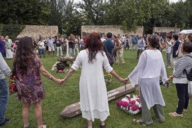 El antiguo convento del paseo de Los Llanos de Estella acoge la cita de la asociación Aroa