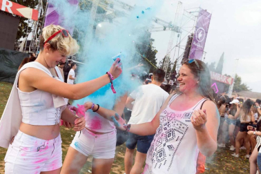 La música del Holika lleva a 9.000 personas a Cortes