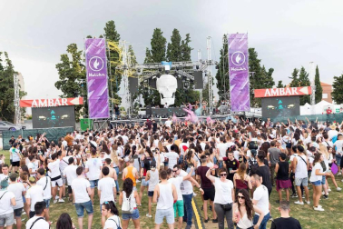 La música del Holika lleva a 9.000 personas a Cortes