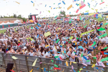 La música del Holika lleva a 9.000 personas a Cortes