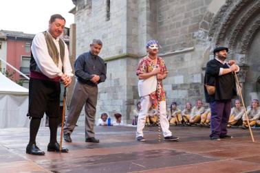 El Paloteado de la zona antigua de Tudela se vuelve a escenificar unos 40 años después
