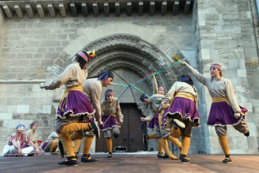 El Paloteado de la zona antigua de Tudela se vuelve a escenificar unos 40 años después