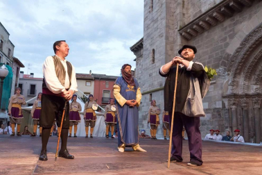 El Paloteado de la zona antigua de Tudela se vuelve a escenificar unos 40 años después