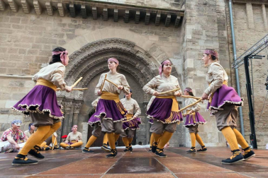 El Paloteado de la zona antigua de Tudela se vuelve a escenificar unos 40 años después