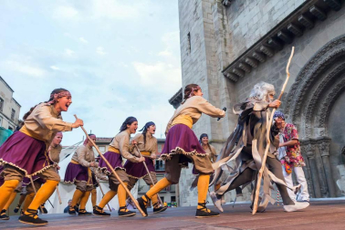 El Paloteado de la zona antigua de Tudela se vuelve a escenificar unos 40 años después