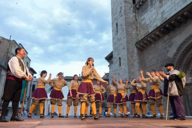 El Paloteado de la zona antigua de Tudela se vuelve a escenificar unos 40 años después