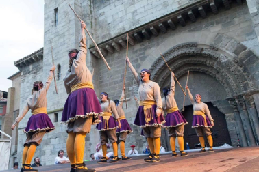 El Paloteado de la zona antigua de Tudela se vuelve a escenificar unos 40 años después