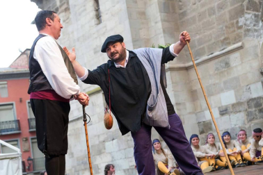 El Paloteado de la zona antigua de Tudela se vuelve a escenificar unos 40 años después