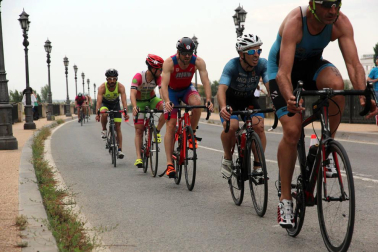 Galería de fotografías de la XVIII edición de la triatlón Reto del Ebro