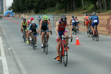 Galería de fotografías de la XVIII edición de la triatlón Reto del Ebro