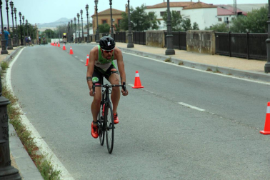 Galería de fotografías de la XVIII edición de la triatlón Reto del Ebro