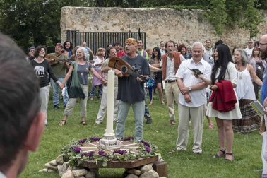 El antiguo convento del paseo de Los Llanos de Estella acoge la cita de la asociación Aroa