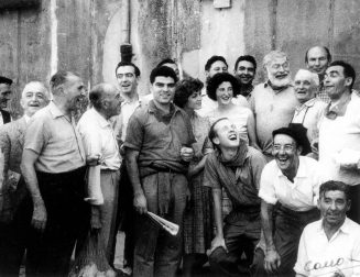 El 6 de julio se cumplen cincuenta años de la inauguración de la escultura dedicada al premio nobel frente a la plaza de toros