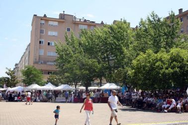 Barañáin vivió una intenso fin de semana festivo, que se cerró el domingo 1 de julio con el tradicinoal pobre de mí y la disco móvil. Ese mismo día, pero a la mañana, la Banda Joven de la Escuela de Música 'Luis Morondo' de Barañáin ofreció un concierto festivo en el escenario instalado en la céntrica plaza Consistorial. Arropados por la sombra de los árboles, vecinos, amigos y familiares disfrutaron de la velada musical.