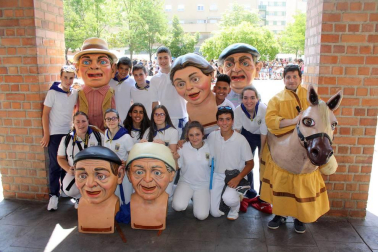 Barañáin vivió una intenso fin de semana festivo, que se cerró el domingo 1 de julio con el tradicinoal pobre de mí y la disco móvil. Ese mismo día, pero a la mañana, la Banda Joven de la Escuela de Música 'Luis Morondo' de Barañáin ofreció un concierto festivo en el escenario instalado en la céntrica plaza Consistorial. Arropados por la sombra de los árboles, vecinos, amigos y familiares disfrutaron de la velada musical.