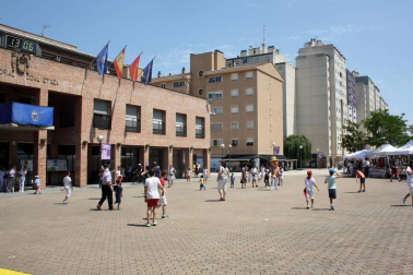 Barañáin vivió una intenso fin de semana festivo, que se cerró el domingo 1 de julio con el tradicinoal pobre de mí y la disco móvil. Ese mismo día, pero a la mañana, la Banda Joven de la Escuela de Música 'Luis Morondo' de Barañáin ofreció un concierto festivo en el escenario instalado en la céntrica plaza Consistorial. Arropados por la sombra de los árboles, vecinos, amigos y familiares disfrutaron de la velada musical.