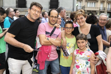 La banda de música de La Pamplonesa ofreció el viernes 29 de junio un concierto para dar la bienvenida a los Sanfermines. Los músicos deleitaron al público haciendo un recorrido musical por los momentos más representativos de las fiestas, como las marchas, los pasodobles, las dianas y las jotas, además de los temas más conocidos del maestroTurrillas o Vela.