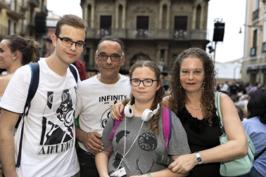 La banda de música de La Pamplonesa ofreció el viernes 29 de junio un concierto para dar la bienvenida a los Sanfermines. Los músicos deleitaron al público haciendo un recorrido musical por los momentos más representativos de las fiestas, como las marchas, los pasodobles, las dianas y las jotas, además de los temas más conocidos del maestroTurrillas o Vela.