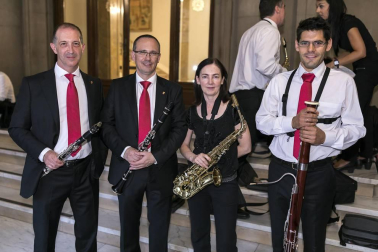 La banda de música de La Pamplonesa ofreció el viernes 29 de junio un concierto para dar la bienvenida a los Sanfermines. Los músicos deleitaron al público haciendo un recorrido musical por los momentos más representativos de las fiestas, como las marchas, los pasodobles, las dianas y las jotas, además de los temas más conocidos del maestroTurrillas o Vela.