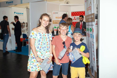 Más de 3.800 personas experimentaron ediFica, la primera feria en España sobre este tipo de edificios. Organizada por el Consorcio Passivhaus-ECCN, con el apoyo del Gobierno de Navarra, el Ayuntamiento de Pamplona, la empresa pública Nasuvinsa y Egurtek, propuso tres jornadas de formación y exposición en el palacio de Congresos y Auditorio de Navarra Baluarte. La muestra atrajo a 77 empresas referentes en el sector de la construcción.