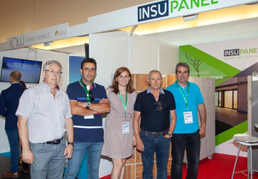 Más de 3.800 personas experimentaron ediFica, la primera feria en España sobre este tipo de edificios. Organizada por el Consorcio Passivhaus-ECCN, con el apoyo del Gobierno de Navarra, el Ayuntamiento de Pamplona, la empresa pública Nasuvinsa y Egurtek, propuso tres jornadas de formación y exposición en el palacio de Congresos y Auditorio de Navarra Baluarte. La muestra atrajo a 77 empresas referentes en el sector de la construcción.
