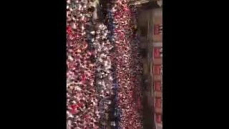 Vídeo de los gaiteros en la Plaza Consistorial tras el chupinazo