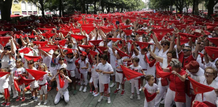 Paseo Sarasate y la Plaza del Castillo se han convertido, además de la plaza Consistorial, en puntos donde celebrar el lanzamiento del cohete