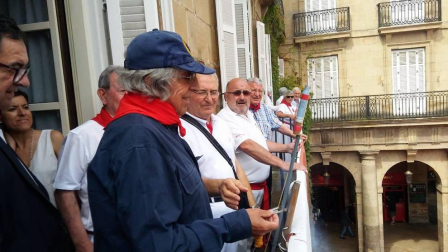 Hogares navarros repartidos por toda España se sumaron al inicio de la fiesta