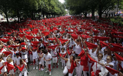 Paseo Sarasate y la Plaza del Castillo se han convertido, además de la plaza Consistorial, en puntos donde celebrar el lanzamiento del cohete