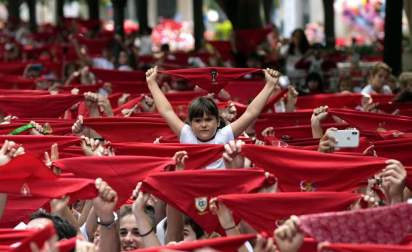 Paseo Sarasate y la Plaza del Castillo se han convertido, además de la plaza Consistorial, en puntos donde celebrar el lanzamiento del cohete