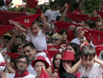 Paseo Sarasate y la Plaza del Castillo se han convertido, además de la plaza Consistorial, en puntos donde celebrar el lanzamiento del cohete
