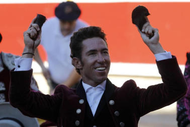 Extraordinaria corrida de Capea, que puso las orejas en bandeja a Hermoso, Leonardo Hernández y Armendáriz