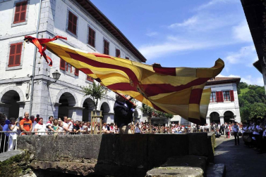 Cientos de asistentes de todas las edades disfrutaron de las Fiestas de San Fermín de Lesaka
