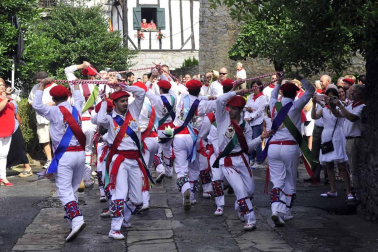 Cientos de asistentes de todas las edades disfrutaron de las Fiestas de San Fermín de Lesaka
