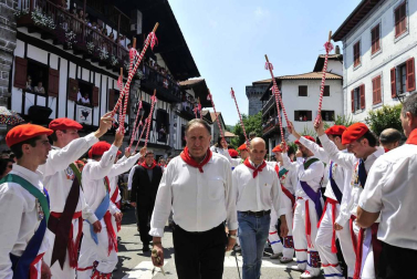 Cientos de asistentes de todas las edades disfrutaron de las Fiestas de San Fermín de Lesaka