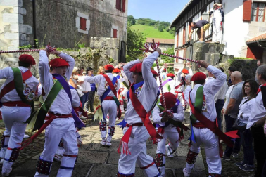 Cientos de asistentes de todas las edades disfrutaron de las Fiestas de San Fermín de Lesaka
