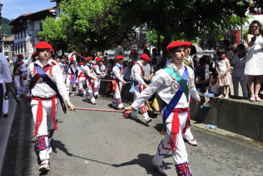 Cientos de asistentes de todas las edades disfrutaron de las Fiestas de San Fermín de Lesaka