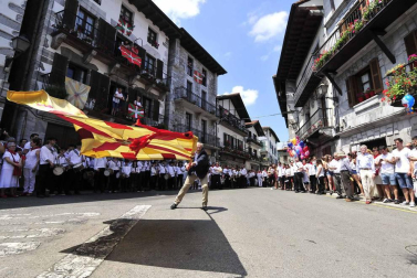 Cientos de asistentes de todas las edades disfrutaron de las Fiestas de San Fermín de Lesaka