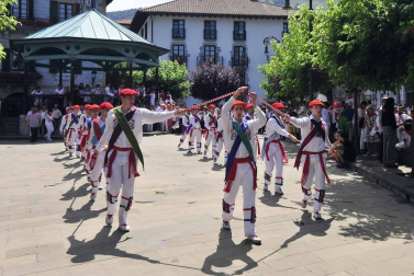 Cientos de asistentes de todas las edades disfrutaron de las Fiestas de San Fermín de Lesaka