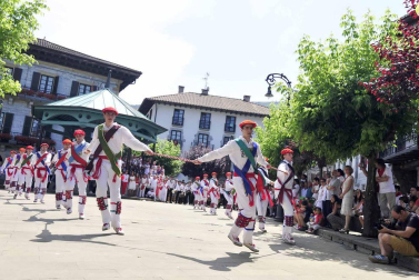 Cientos de asistentes de todas las edades disfrutaron de las Fiestas de San Fermín de Lesaka
