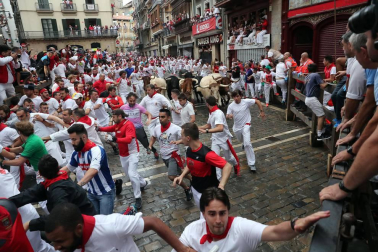 Imágenes del primer encierro de los sanfermines 2018 protagonizado por toros de Puerto de San Lorenzo.